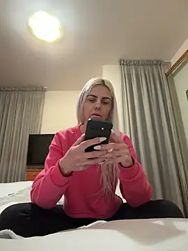 feliciafelon online show from 04/12/26, 07:06