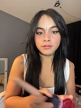 Sophie wyld online show from 12/22/25, 10:32