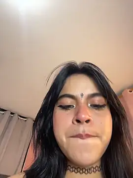 Sophie wyld online show from 11/18/25, 11:26