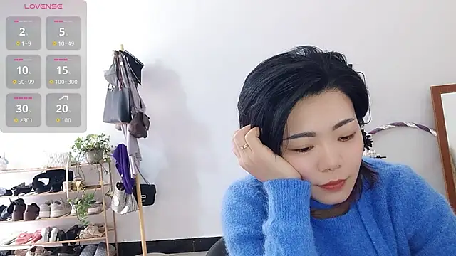 Snapshot of adele8731 chatting on 11/17/25, 03:32 adele8731 online show from 11/17/25, 03:32