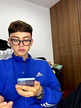 Boyfriend-Hot online show from 02/12/26, 04:01