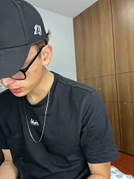 Boyfriend-Hot online show from 02/13/26, 04:01