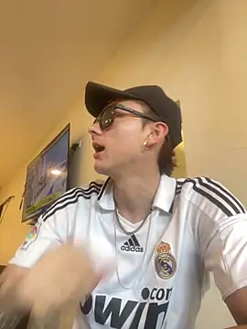 Boyfriend-Hot online show from 12/04/25, 01:10