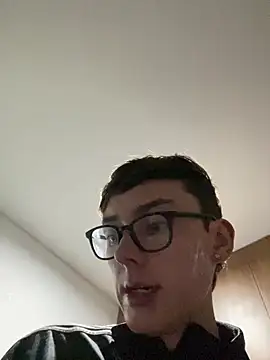 Boyfriend-Hot online show from 02/15/26, 04:35