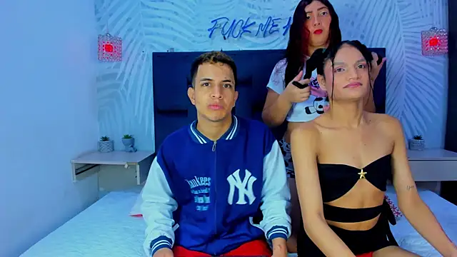 TrioPecadoVIP online show from 12/02/25, 06:15