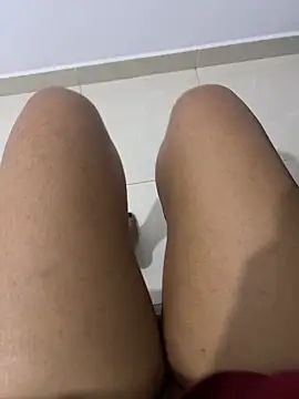 Snapshot of ErringDigs chatting on 11/19/25, 01:22 ErringDigs online show from 11/19/25, 01:22