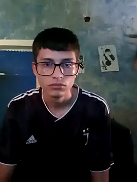 Snapshot of Adrian_sxp chatting on 11/18/25, 05:05 Adrian sxp online show from 11/18/25, 05:05