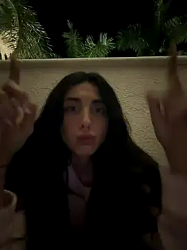 Snapshot of sometimesmiachristina chatting on 12/15/25, 05:24 sometimesmiachristina online show from 12/15/25, 05:24