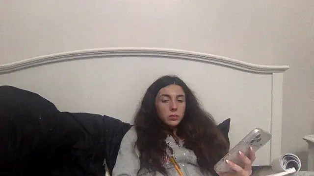 Snapshot of sometimesmiachristina chatting on 12/18/25, 10:41 sometimesmiachristina online show from 12/18/25, 10:41