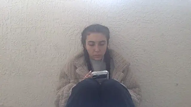 Snapshot of sometimesmiachristina chatting on 12/16/25, 12:31 sometimesmiachristina online show from 12/16/25, 12:31