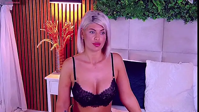 SalmaRroze online show from 04/24/26, 04:14