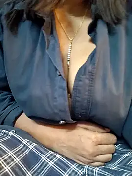 Snapshot of Curvy_Diksha chatting on 11/17/25, 04:44 Curvy Diksha online show from 11/17/25, 04:44