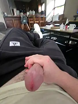 Snapshot of Cheekoy06 chatting on 11/16/25, 12:10 Cheekoy06 online show from 11/16/25, 12:10