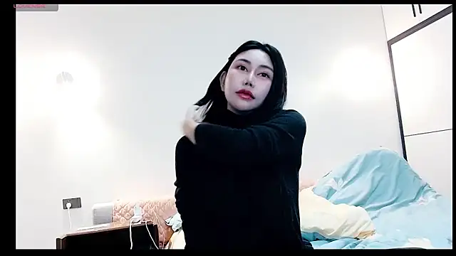 Snapshot of xiaoyanlin07 chatting on 11/17/25, 12:09 xiaoyanlin07 online show from 11/17/25, 12:09