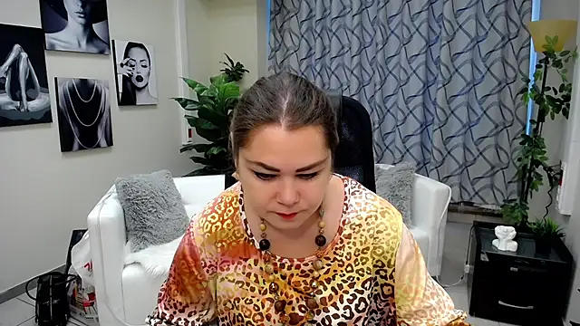 Snapshot of Susanna_S chatting on 11/17/25, 04:49 Susanna S online show from 11/17/25, 04:49