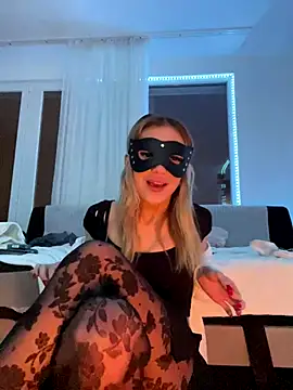 lunababy77 online show from 12/18/25, 04:33