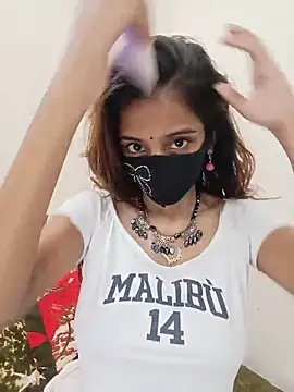 Snapshot of Sexy-Jara1 chatting on 05/21/26, 02:36 Sexy-Jara1 online show from 05/21/26, 02:36
