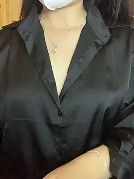 Hanni 22 online show from 11/18/25, 03:26