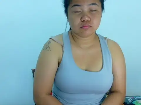 Snapshot of Sweetbigtits_69 chatting on 11/21/25, 05:12 Sweetbigtits 69 online show from 11/21/25, 05:12