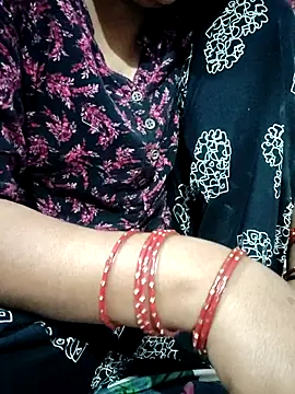 Snapshot of Priya_684 chatting on 11/17/25, 03:32 Priya 684 online show from 11/17/25, 03:32