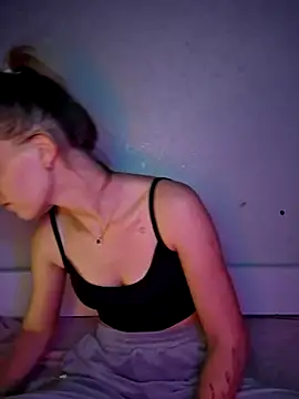 Snapshot of carolinakis_ chatting on 02/22/26, 08:21 carolinakis online show from 02/22/26, 08:21