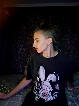 carolinakis  online show from 11/19/25, 08:09