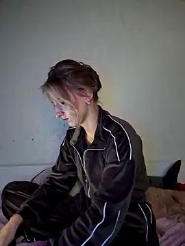 carolinakis  online show from 12/01/25, 09:59