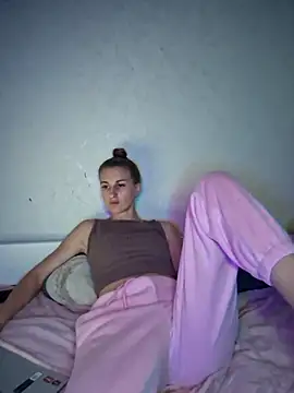 carolinakis  online show from 12/16/25, 08:24