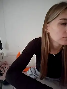 Snapshot of carolinakis_ chatting on 02/15/26, 11:20 carolinakis online show from 02/15/26, 11:20