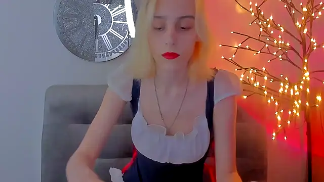 Snapshot of MiilaGlow chatting on 02/03/26, 02:22 MiilaGlow online show from 02/03/26, 02:22