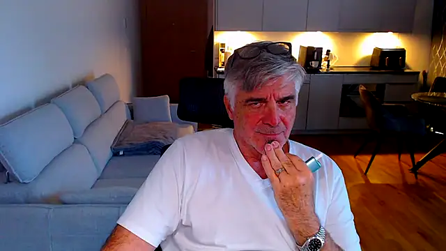 Buidapest online show from 03/25/26, 04:17