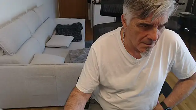 Buidapest online show from 04/18/26, 01:24