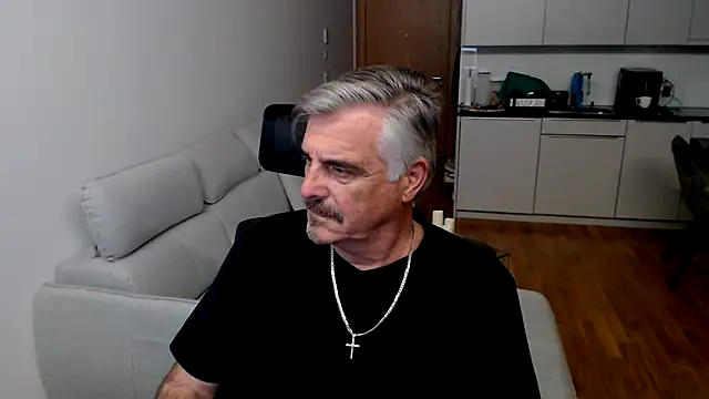 Buidapest online show from 11/21/25, 12:20