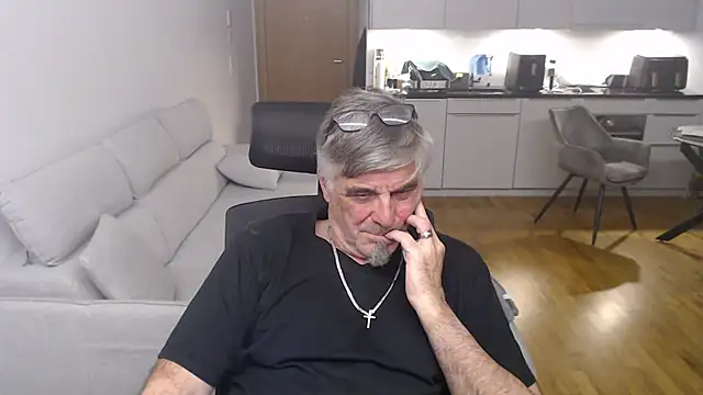 Buidapest online show from 04/08/26, 11:28