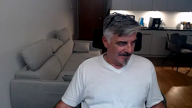 Buidapest online show from 02/28/26, 10:53