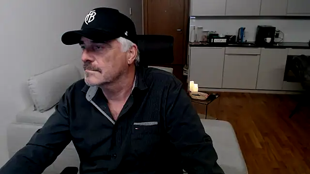 Buidapest online show from 11/18/25, 09:18