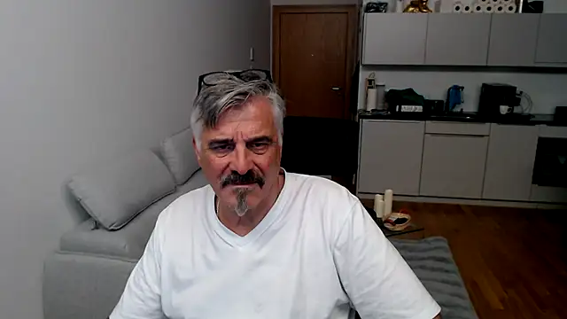 Buidapest online show from 01/17/26, 11:08