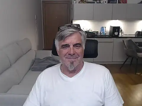 Buidapest online show from 04/13/26, 01:53