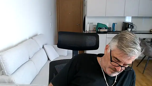 Buidapest online show from 11/20/25, 11:00