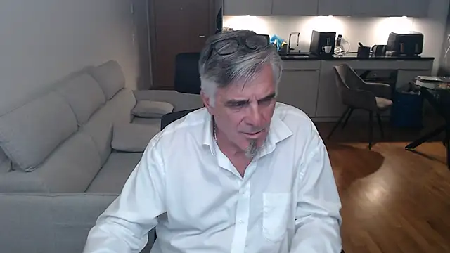 Buidapest online show from 04/05/26, 03:02