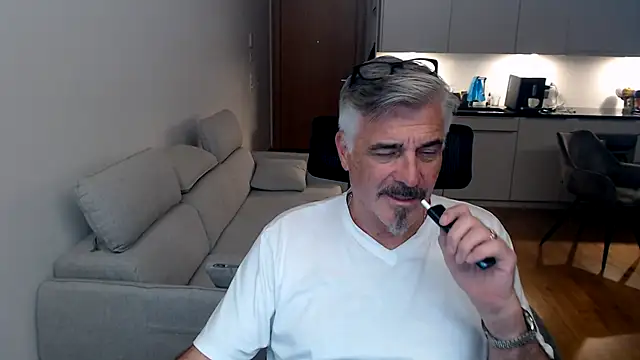 Buidapest online show from 02/28/26, 04:34