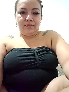 Snapshot of Carsu10 chatting on 11/28/25, 03:23 Carsu10 online show from 11/28/25, 03:23