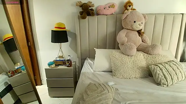 Emyii  online show from 04/08/26, 02:13