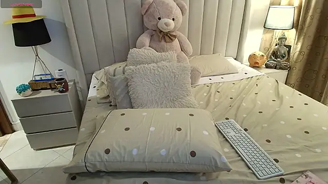 Emyii  online show from 03/21/26, 08:19