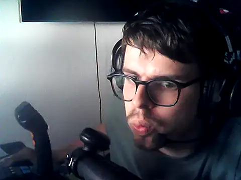 Snapshot of DesertedMonoxide chatting on 05/15/26, 03:32 DesertedMonoxide online show from 05/15/26, 03:32