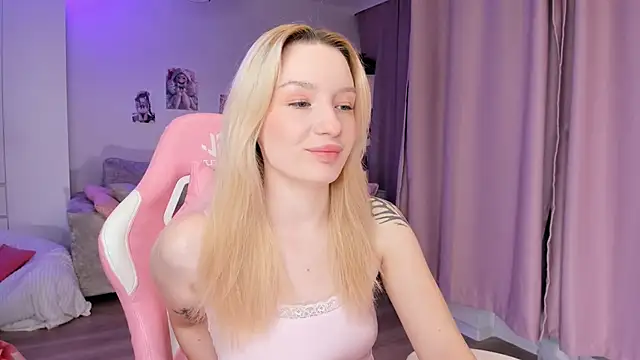 Tiffany Paw online show from 12/15/25, 03:01