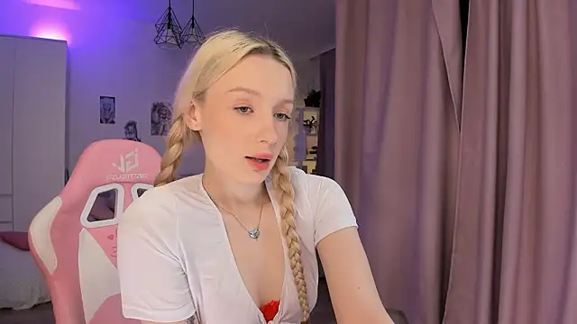 Tiffany Paw online show from 03/17/26, 03:31