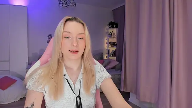 Tiffany Paw online show from 12/22/25, 03:06