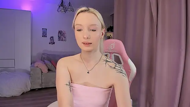 Tiffany Paw online show from 02/25/26, 03:29