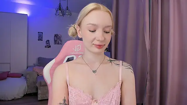 Tiffany Paw online show from 04/07/26, 03:19